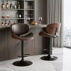 HomeRoots Set di Due Sgabelli da Bar Girevoli Regolabili in Altezza in Similpelle Marrone e Nera con Struttura in Legno e Alluminio