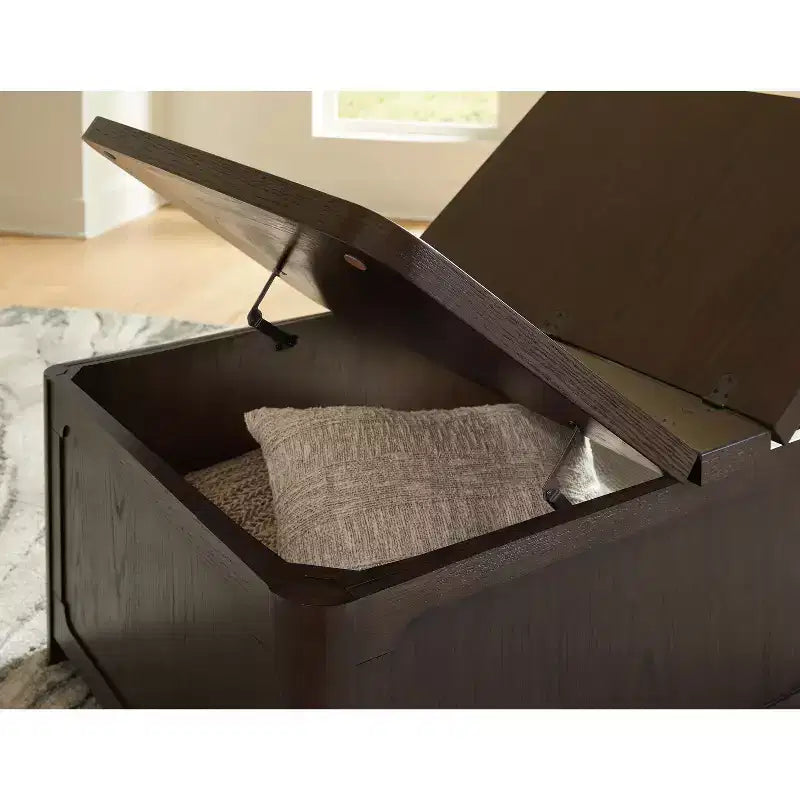 Tavolino da caffè Signature Design by Ashley Breckington con piano sollevabile, marrone scuro con contenitore a baule
