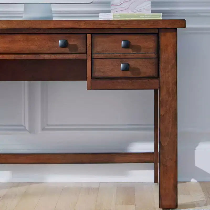 Scrivania direzionale Tahoe – Acero anticato – Home Styles: Mid-Century Modern, Struttura in legno massello, Cassetti contenitore