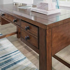 Scrivania direzionale Tahoe – Acero anticato – Home Styles: Mid-Century Modern, Struttura in legno massello, Cassetti contenitore