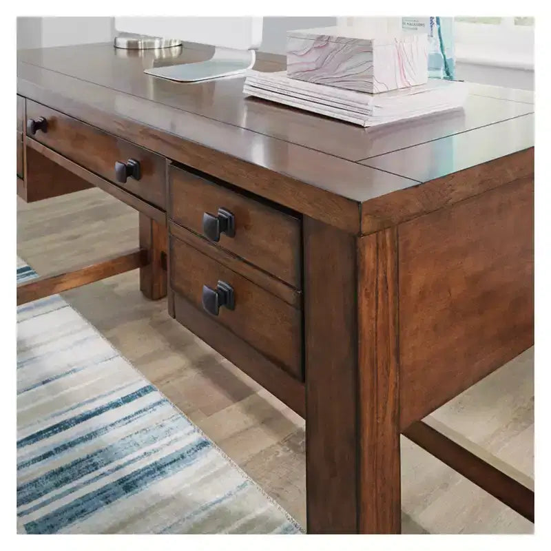 Scrivania direzionale Tahoe – Acero anticato – Home Styles: Mid-Century Modern, Struttura in legno massello, Cassetti contenitore