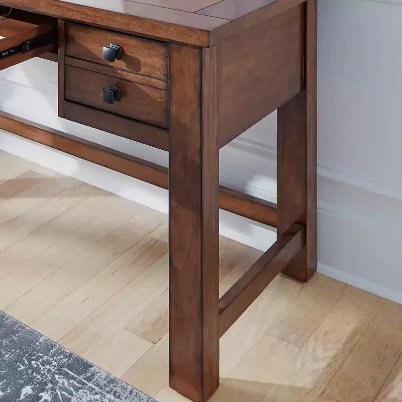 Scrivania direzionale Tahoe – Acero anticato – Home Styles: Mid-Century Modern, Struttura in legno massello, Cassetti contenitore