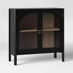 Mobile dispensa a 2 ante New Bedford nero - Threshold™: portaoggetti elegante, finitura in peltro, impiallacciatura in legno