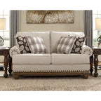 Divanetto tradizionale marrone grano con borchie decorative