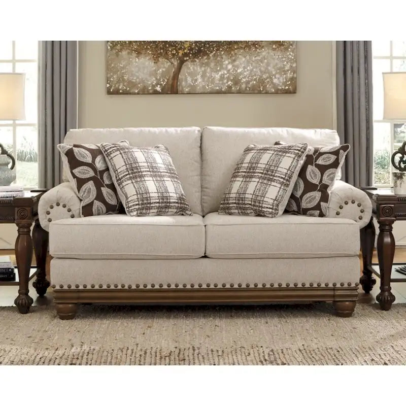 Divanetto tradizionale marrone grano con borchie decorative