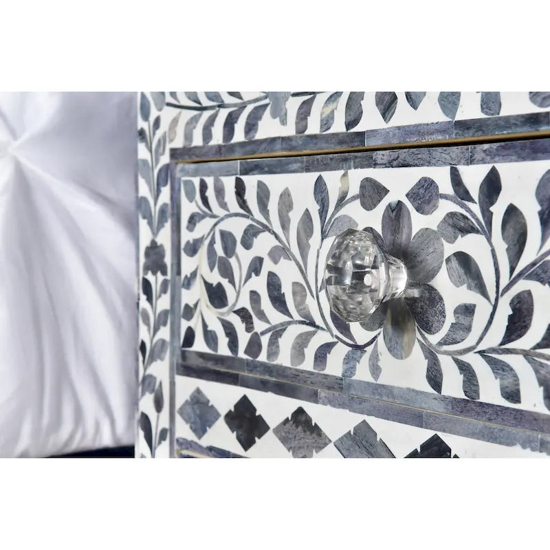 Mobiletto d'accento Steve Silver Firoz con intarsi in osso