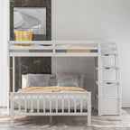 Letto a soppalco in legno per due persone con scale, sponde alte e scaletta