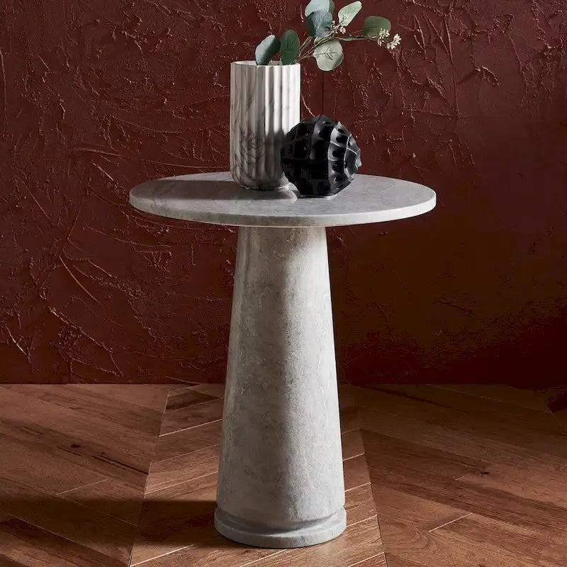 Tavolino d'appoggio rotondo alto in marmo Ghicu di SAFAVIEH Couture - 55,8 cm L x 53,3 cm P x 61 cm A - 53,3x53,3x61 cm