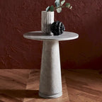 Tavolino d'appoggio rotondo alto in marmo Ghicu di SAFAVIEH Couture - 55,8 cm L x 53,3 cm P x 61 cm A - 53,3x53,3x61 cm