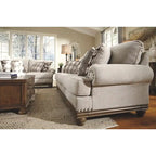 Divanetto tradizionale marrone grano con borchie decorative