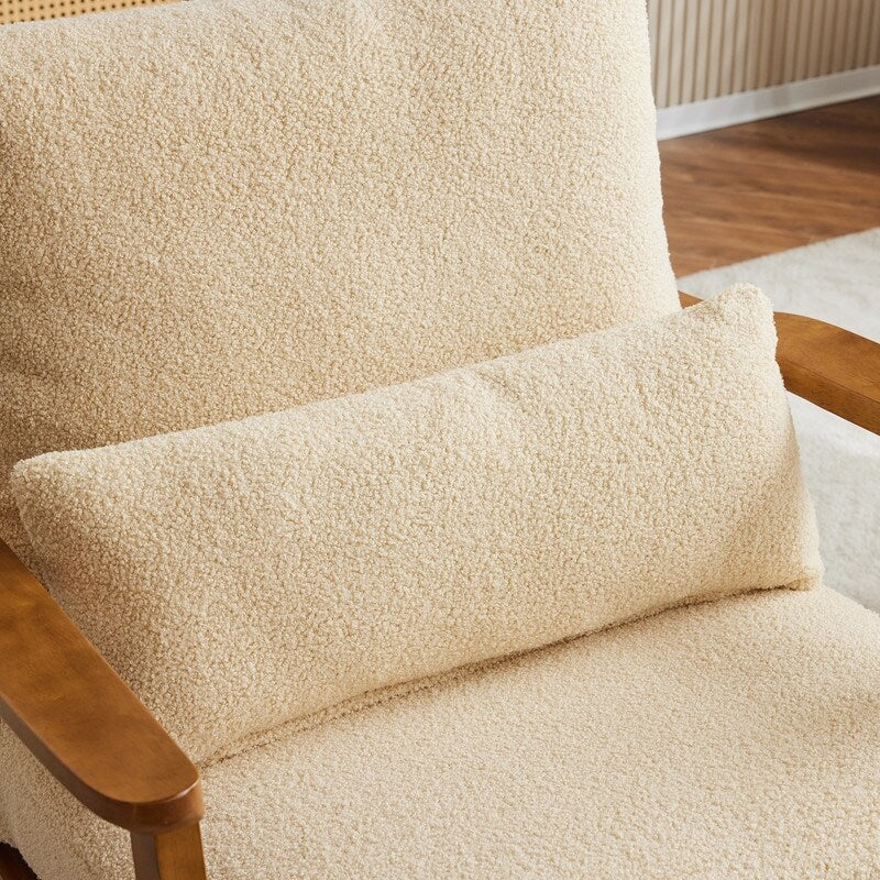 Poltrona d'accento rivestita in misto lino con gambe in legno e un cuscino, beige