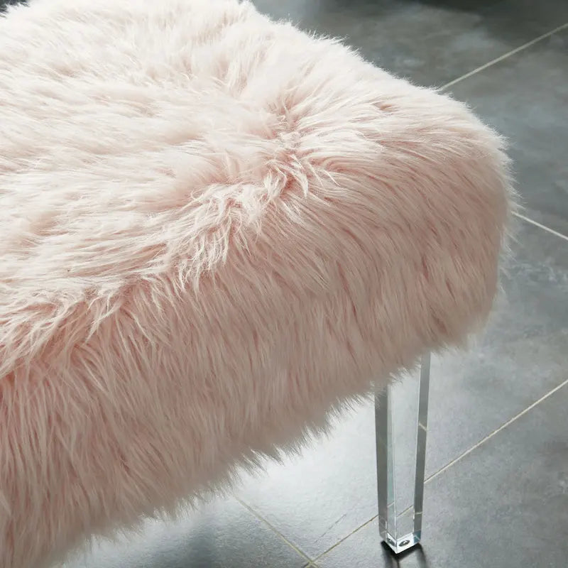 Pouf Andral Contemporaneo in Pelliccia Sintetica Acrilica di Silver Orchid