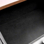 Cassettiera accentata nera in legno composito a 4 cassetti con dettagli marroni