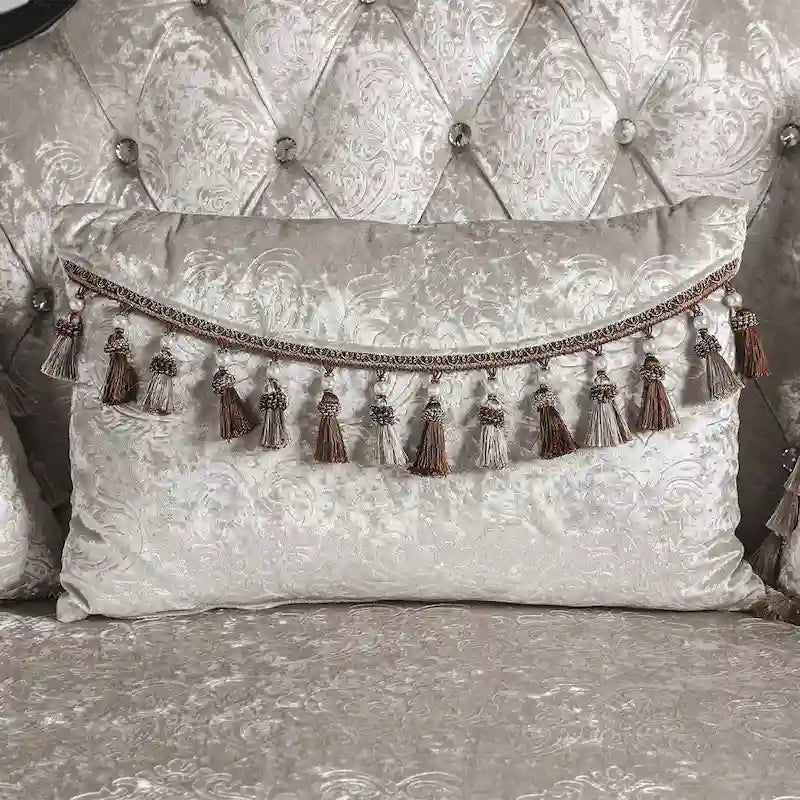 Divanetto tradizionale Clarissa a 2 posti con schienale trapuntato e cuscino decorativo