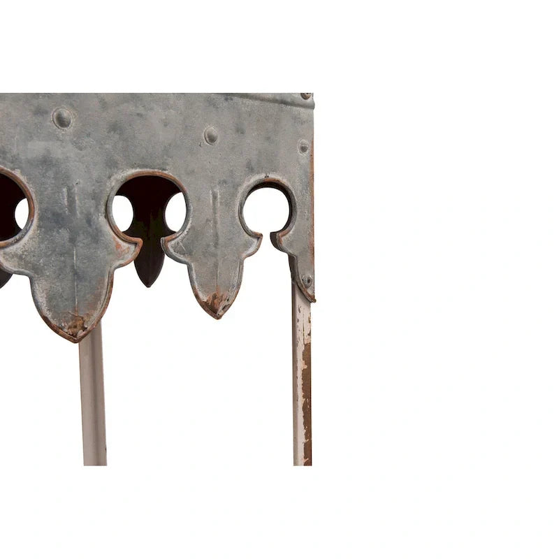 Tavolino da divano con bordo smerlato in metallo con finitura zincata e legno